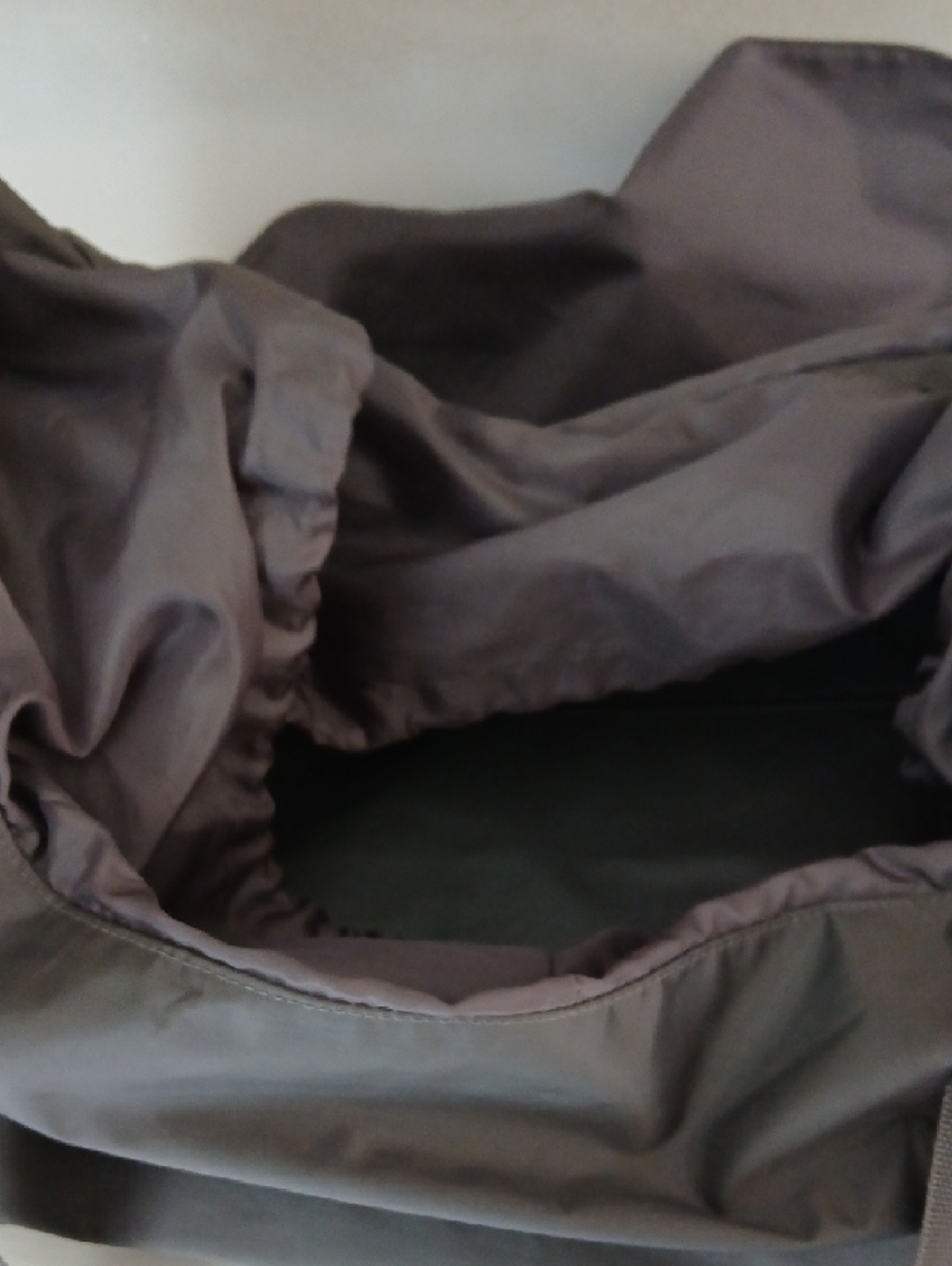Kenneth Cole Reaction Black Duffel Bag - Picture 6 of 8